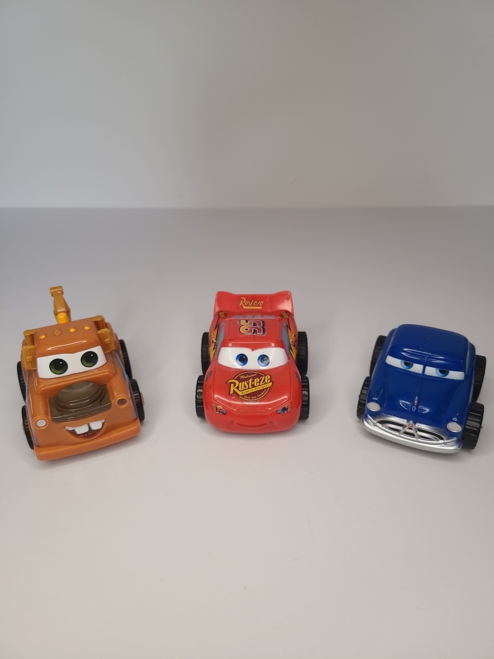 Disney Pixar Cars 3” Plastic Pull Back Vehicles Lightning McQueen Mater Doc Huds
